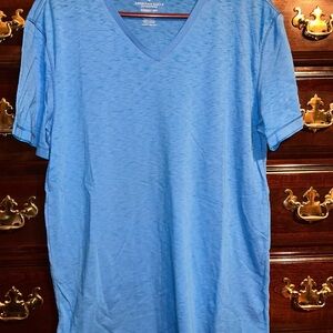 American Eagle Outfitters Men's Light Blue V-Neck Tee, Size Medium